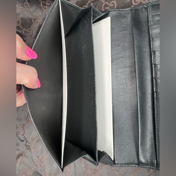 Authentic GUCCI wallet - Picture 9 of 16